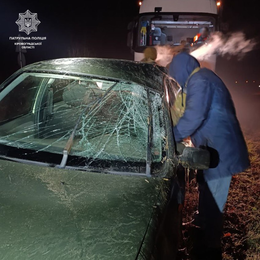 На Кіровоградщині ВАЗ з водієм напідпитку перекинувся в кюветі (ФОТОФАКТ)