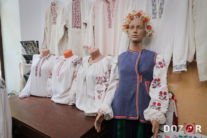 В етнолабораторії «Баба Єлька» презентували традиційні сорочки Кропивниччини (ФОТО)