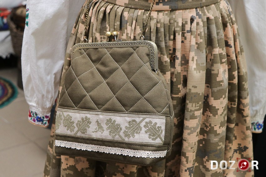В етнолабораторії «Баба Єлька» презентували традиційні сорочки Кропивниччини (ФОТО)