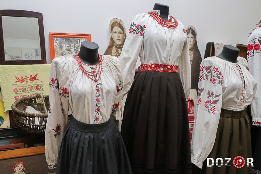 В етнолабораторії «Баба Єлька» презентували традиційні сорочки Кропивниччини (ФОТО)