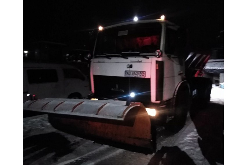 Кропивницькі комунальники готуються до погіршення погоди та радять водіям не паркувати авто на узбіччях