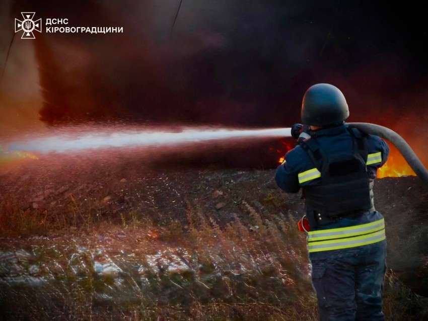 Ворожа атака на Кіровоградщину: виникла пожежа на одному з підприємств