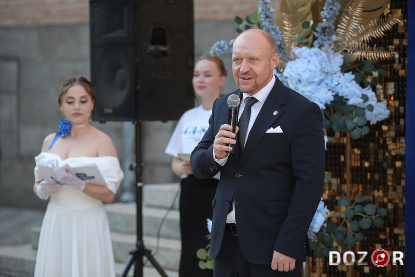 У Кропивницькому дипломи з відзнакою вручили 49 випускникам (ФОТО)