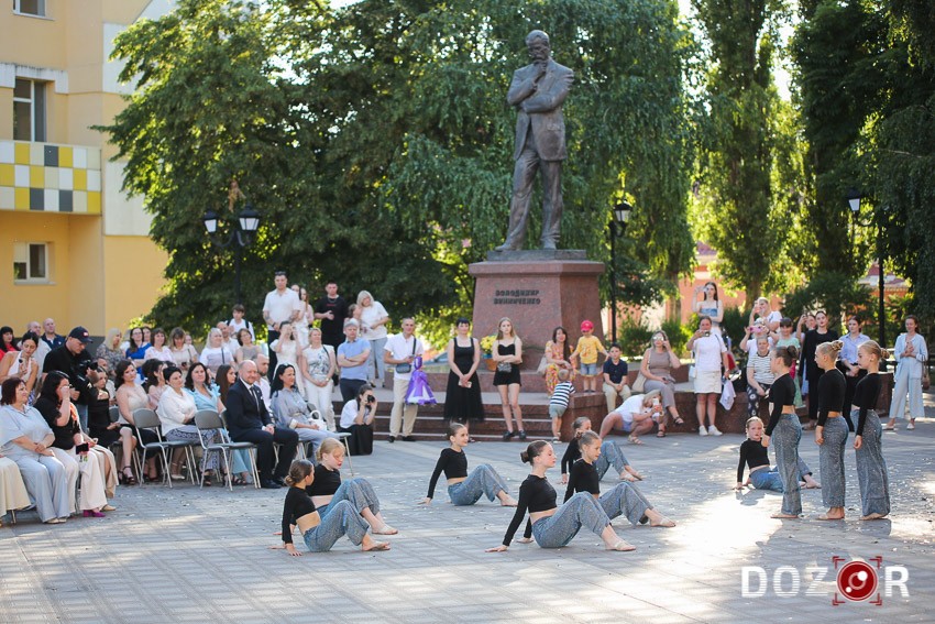 У Кропивницькому дипломи з відзнакою вручили 49 випускникам (ФОТО)
