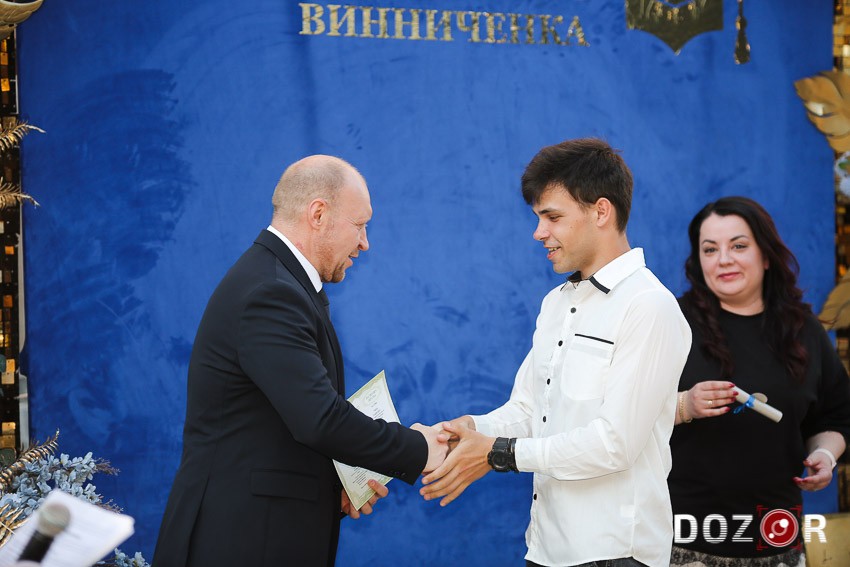У Кропивницькому дипломи з відзнакою вручили 49 випускникам (ФОТО)