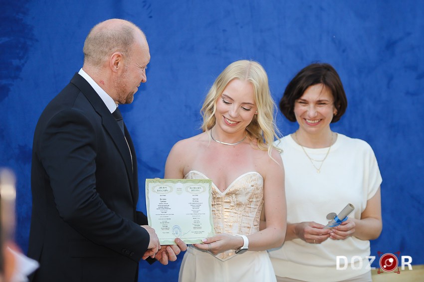 У Кропивницькому дипломи з відзнакою вручили 49 випускникам (ФОТО)