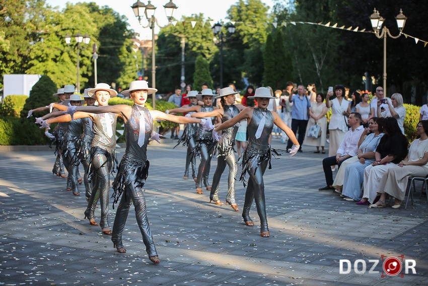 У Кропивницькому дипломи з відзнакою вручили 49 випускникам (ФОТО)