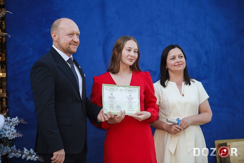 У Кропивницькому дипломи з відзнакою вручили 49 випускникам (ФОТО)