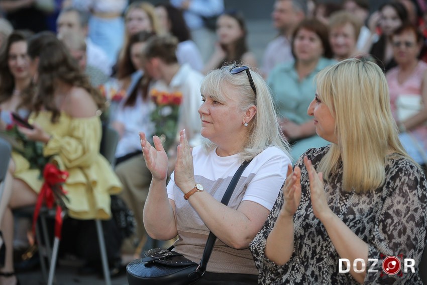 У Кропивницькому дипломи з відзнакою вручили 49 випускникам (ФОТО)