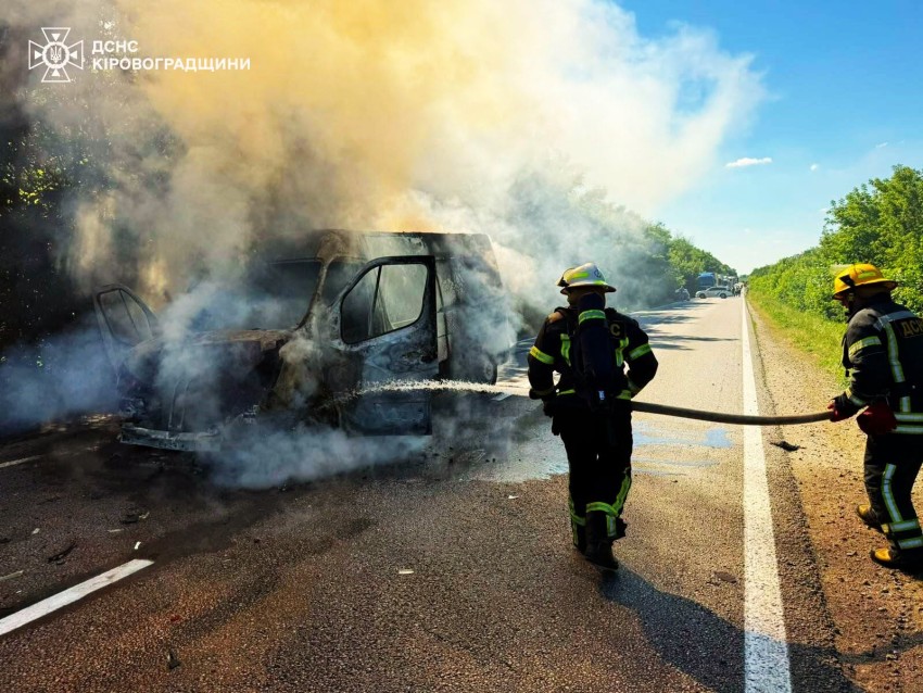 На Кіровоградщині горів автомобіль