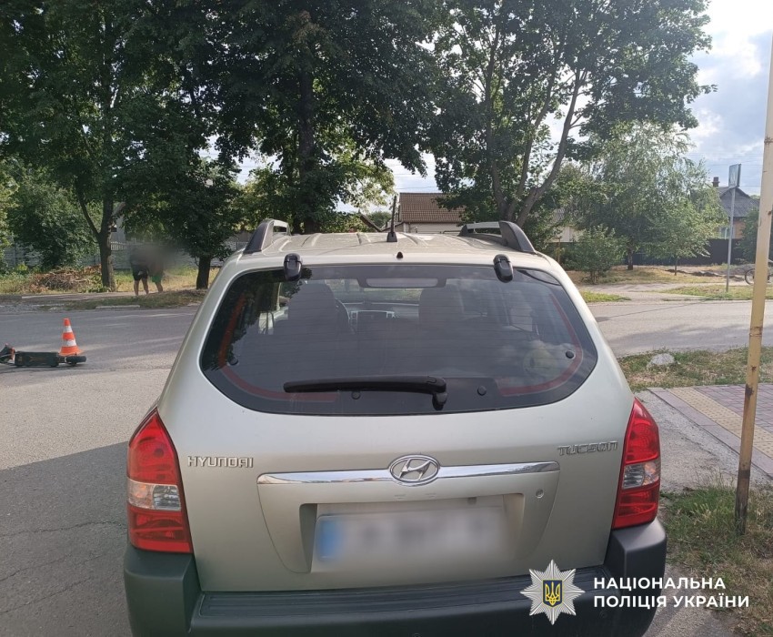 Автомобіль збив двох підлітків на самокаті у Знам’янці: потерпілих госпіталізували (ФОТО)
