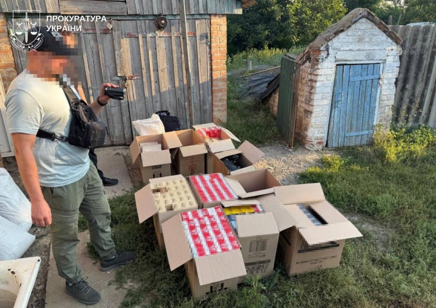 70-річний кропивничанин підозрюється в організації масштабної схеми продажу цигарок
