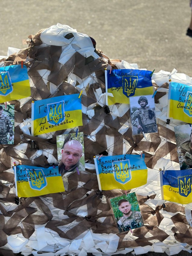 «Ми чекаємо. Ми не мовчимо»: у Помічній вийшли на акцію на підтримку полонених і зниклих безвісти захисників (ФОТО)