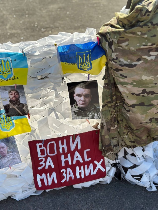«Ми чекаємо. Ми не мовчимо»: у Помічній вийшли на акцію на підтримку полонених і зниклих безвісти захисників (ФОТО)