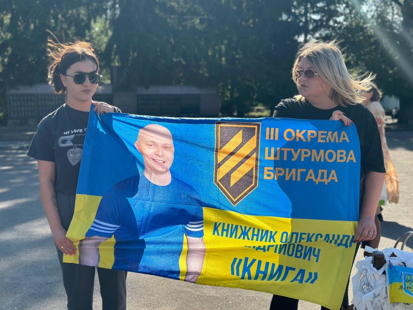 «Ми чекаємо. Ми не мовчимо»: у Помічній вийшли на акцію на підтримку полонених і зниклих безвісти захисників (ФОТО)