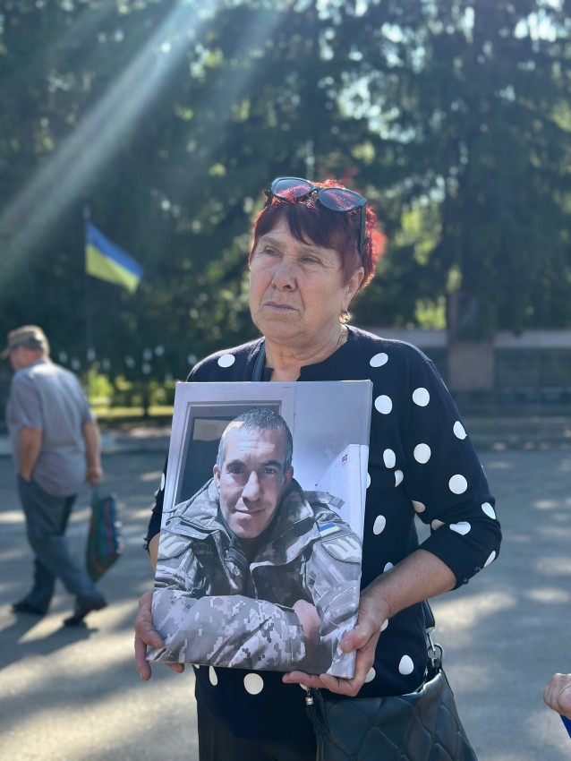 «Ми чекаємо. Ми не мовчимо»: у Помічній вийшли на акцію на підтримку полонених і зниклих безвісти захисників (ФОТО)