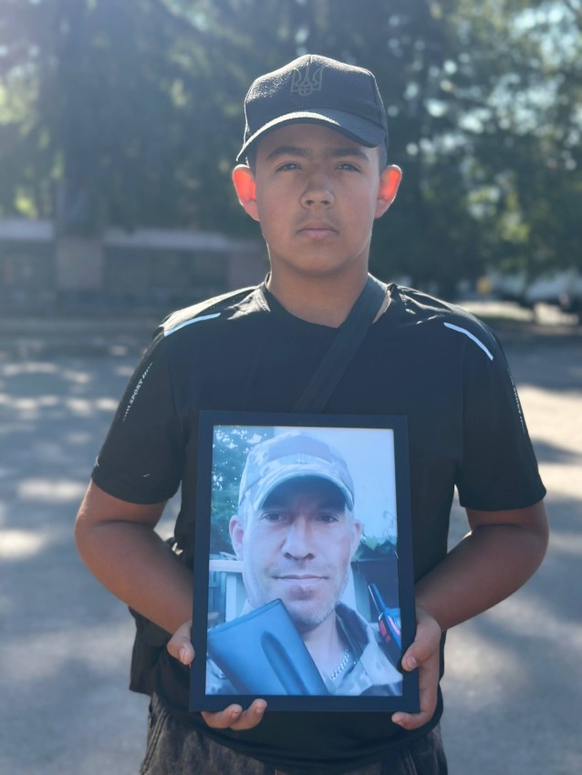 «Ми чекаємо. Ми не мовчимо»: у Помічній вийшли на акцію на підтримку полонених і зниклих безвісти захисників (ФОТО)