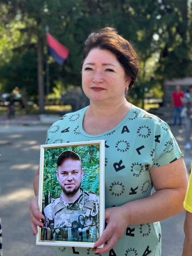 «Ми чекаємо. Ми не мовчимо»: у Помічній вийшли на акцію на підтримку полонених і зниклих безвісти захисників (ФОТО)