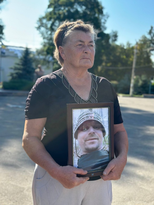 «Ми чекаємо. Ми не мовчимо»: у Помічній вийшли на акцію на підтримку полонених і зниклих безвісти захисників (ФОТО)
