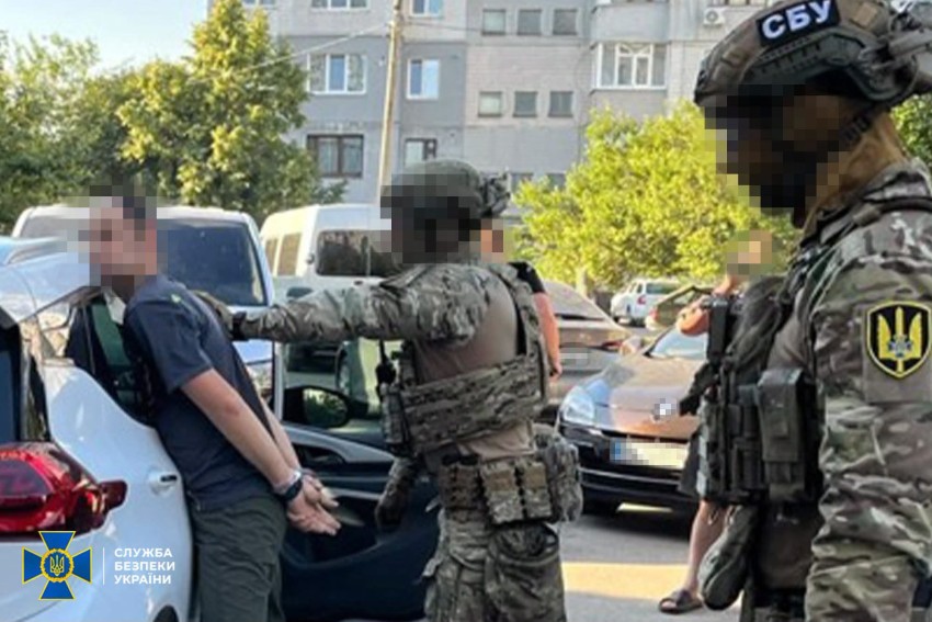 У Кропивницькому затримали чоловіка, якого підозрюють у підготовці ударів рф по нафтобазах та електростанціях