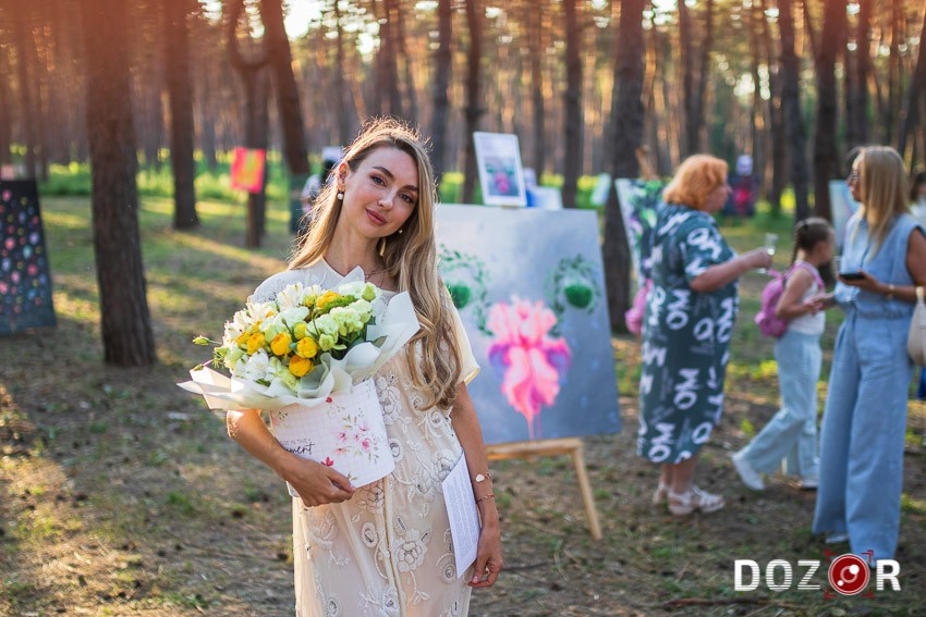 Виставка просто неба і картини з міжнародною історією: у Кропивницькому відбулася арт-подія художниці Аліни Ліндау (ФОТО)