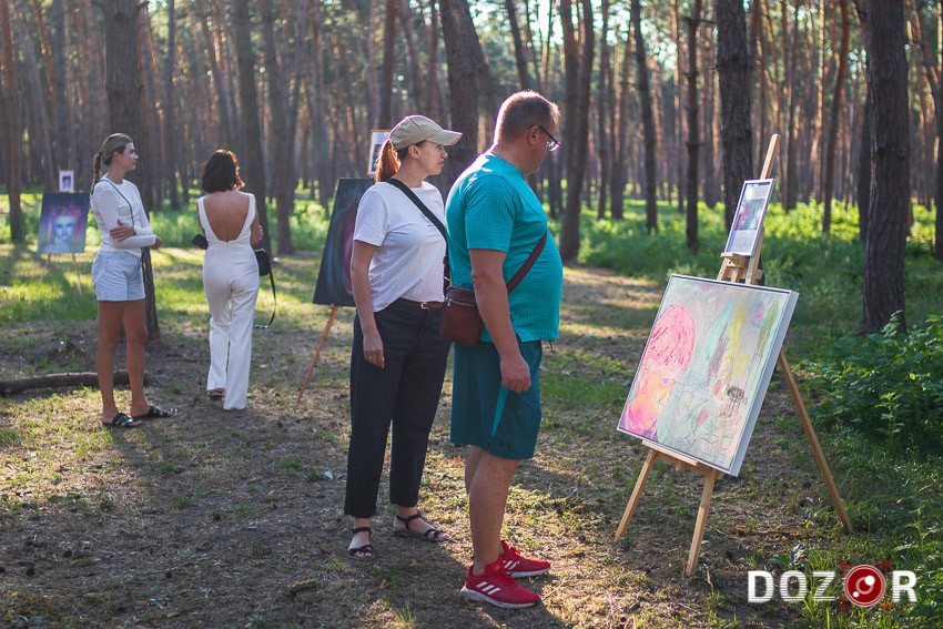 Виставка просто неба і картини з міжнародною історією: у Кропивницькому відбулася арт-подія художниці Аліни Ліндау (ФОТО)