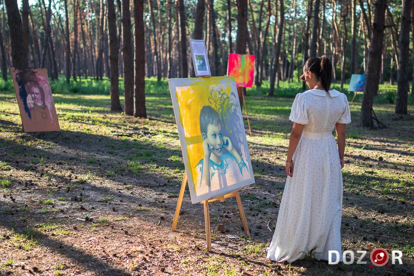 Виставка просто неба і картини з міжнародною історією: у Кропивницькому відбулася арт-подія художниці Аліни Ліндау (ФОТО)