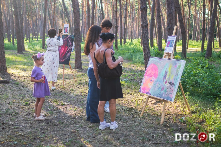 Виставка просто неба і картини з міжнародною історією: у Кропивницькому відбулася арт-подія художниці Аліни Ліндау (ФОТО)