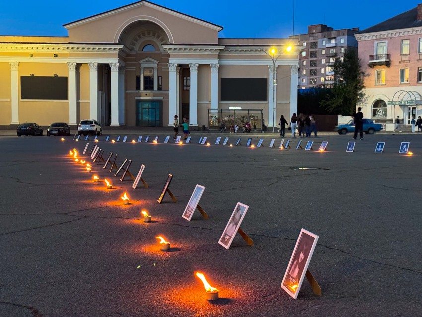 В Олександрії відбулася акція пам'яті про дітей, чиї життя обірвала війна