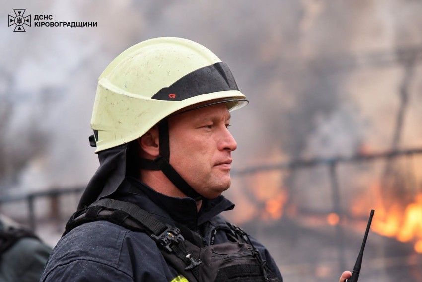 Ворожий удар по Кропивницькому: горіли вантажівки