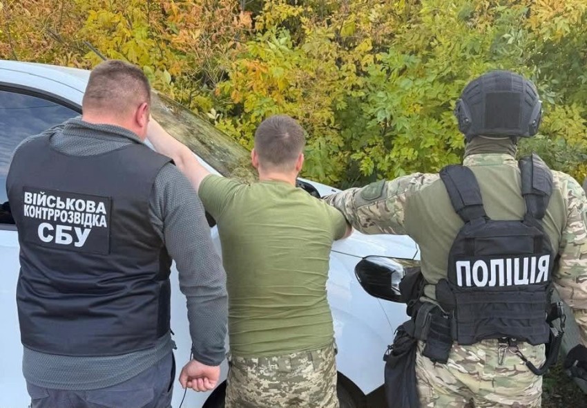 СБУ затримала торговця боєприпасами: він зберігав 80 авіабомб і гранати