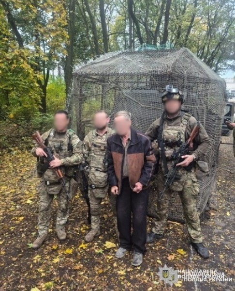 Поліцейські Кіровоградщини евакуювали 69-річного чоловіка з Дружківки під загрозою атак ворожих безпілотників (ВІДЕО)